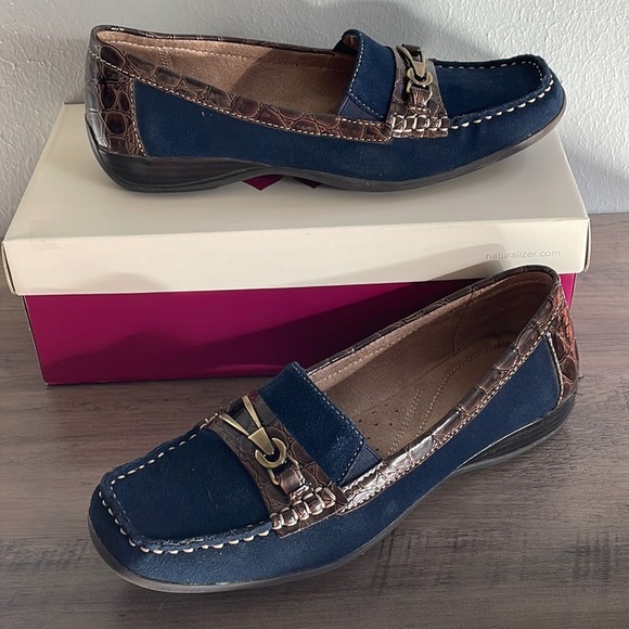 Naturalizer Canova Loafers Navy Suede with Brown Patent - Picture 2 of 9